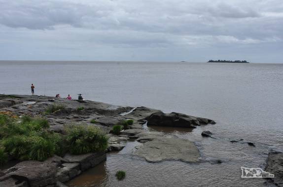 Pescando no Rio da Prata, em Colonia del Sacramento, no sul do Uruguai